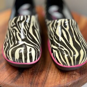 Smitten Zebra‎ Print Clogs with Pink Trim